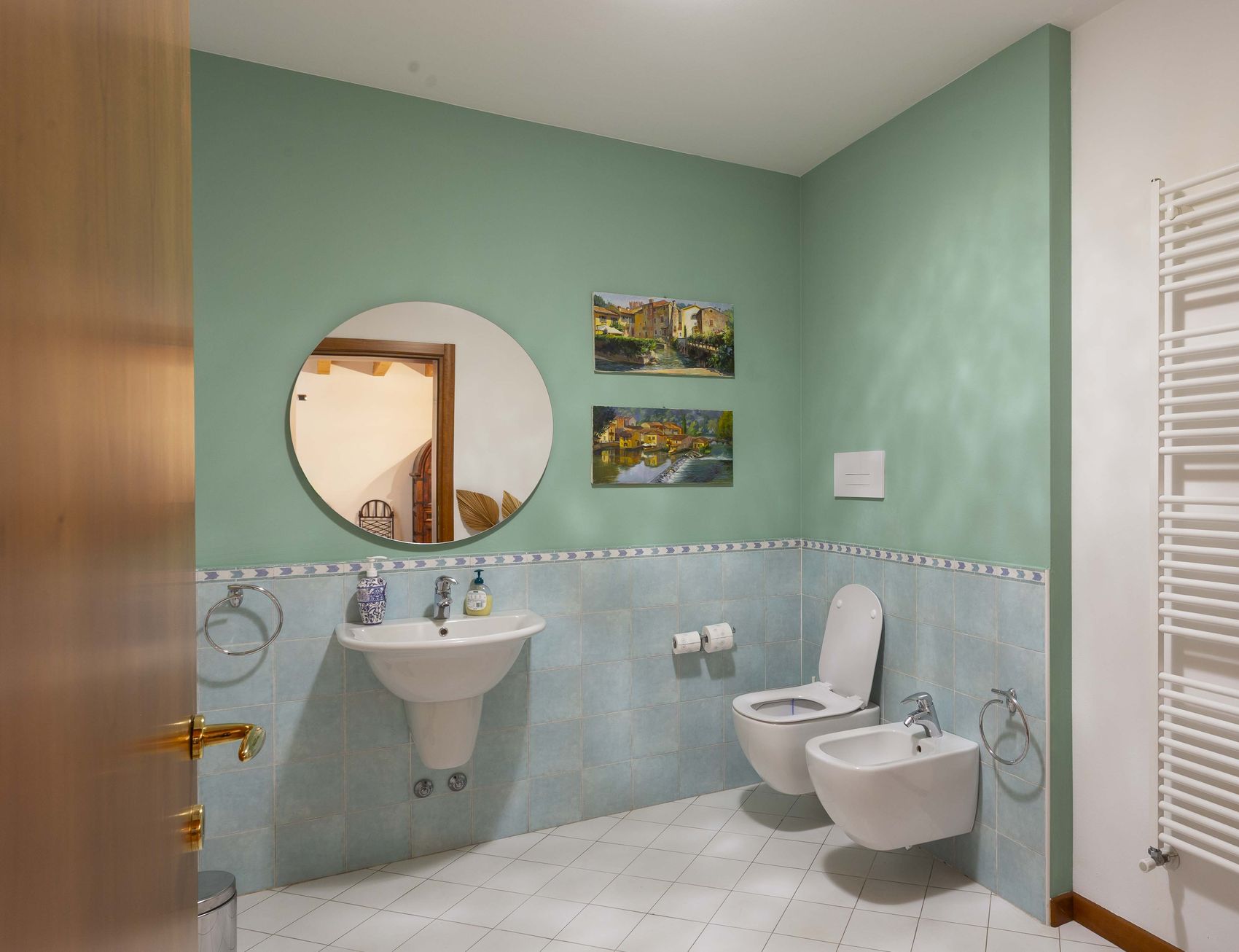The taverna's own bathroom