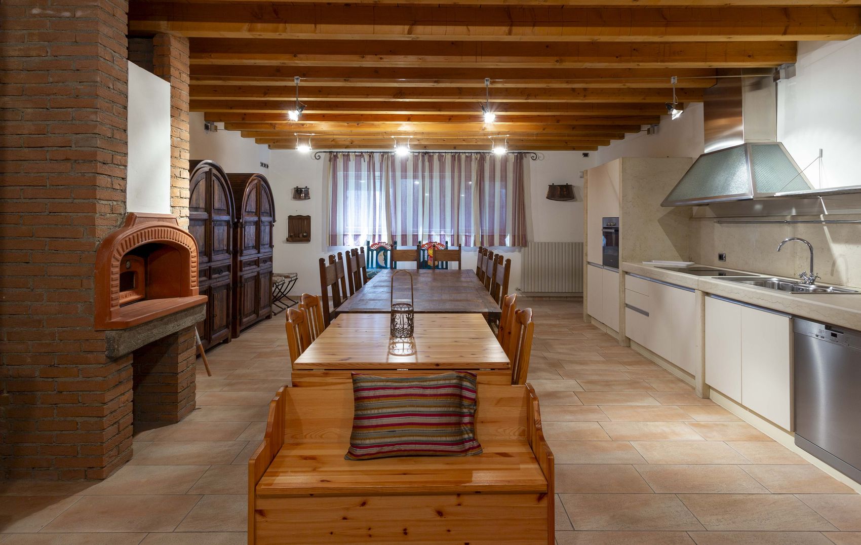 The taverna with its long table, pizza oven and second kitchen